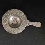 Vintage metalen theezeefje met decoratieve rand, Ophalen of Verzenden