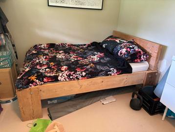Bed 140x200 van steigerhout