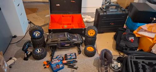 Traxxas Summit 1:8 Nieuwstaat RTR + 2 sets Accus + lader etc, Hobby en Vrije tijd, Modelbouw | Radiografisch | Auto's, Zo goed als nieuw