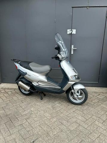 Piaggio skipper lx 125cc SM06 NIEUWSTAAT RVS BOCHT beschikbaar voor biedingen