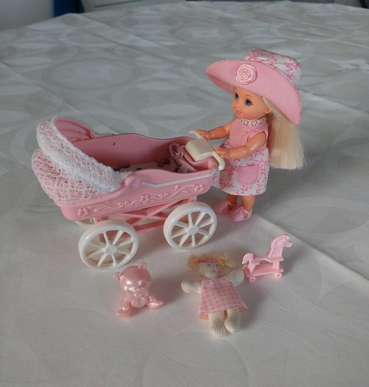 Barbie popje Mattel met kinderwagen poppenwagen, Verzamelen, Poppen, Zo goed als nieuw, Pop, Ophalen of Verzenden