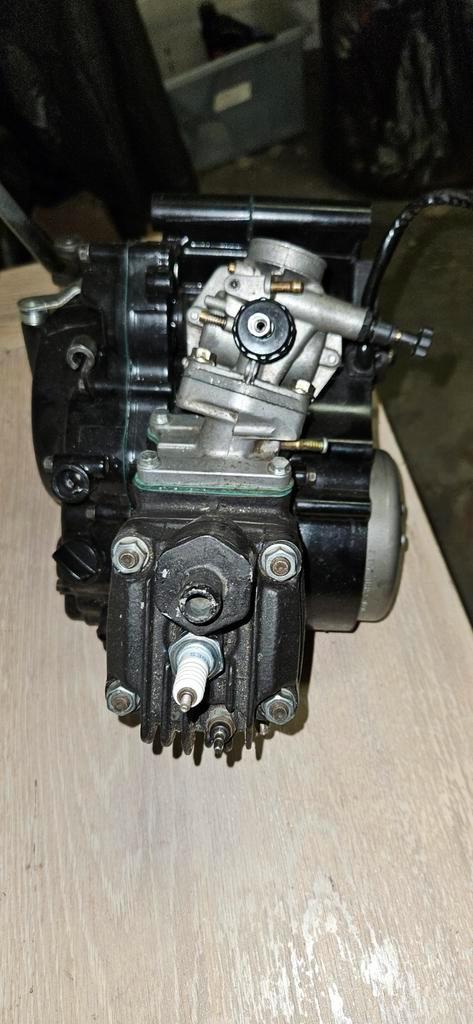 Motorblok 50 cc,en 4 bak, Fietsen en Brommers, Brommeronderdelen | Algemeen, Zo goed als nieuw, Blok, Ophalen of Verzenden