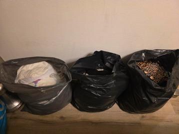 Kleding voor de Rommelmarkt beschikbaar voor biedingen