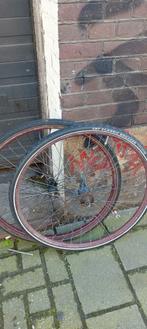fiets wielen 28 en 26 inch, Fietsen en Brommers, Fietsonderdelen, Algemeen, Zo goed als nieuw, Band, Ophalen