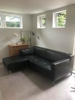 Machalke zwart leren bank + hocker, Huis en Inrichting, Ophalen, Gebruikt, Driepersoons, Rechte bank