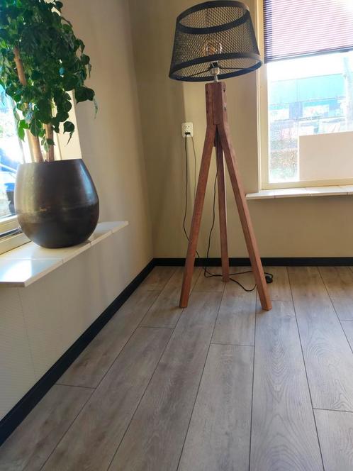Laminaat laten leggen door een stoffeerder. Kwaliteit op 1, Diensten en Vakmensen, Vloerleggers en Parketteurs