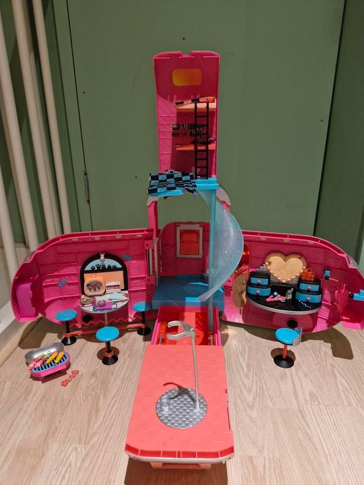 L.O.L. Surprise 4-in-1 Camper, Kinderen en Baby's, Speelgoed | Poppenhuizen, Gebruikt, Poppenhuis, Ophalen of Verzenden