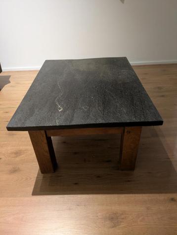 Salontafel met granieten tafelblad beschikbaar voor biedingen