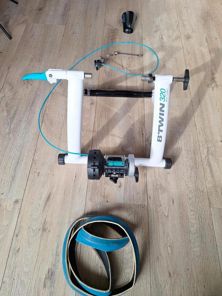 B'twin Inride 320 Connect Fietstrainer + Accessoires, Sport en Fitness, Wielrennen, Gebruikt, Overige typen, Ophalen of Verzenden