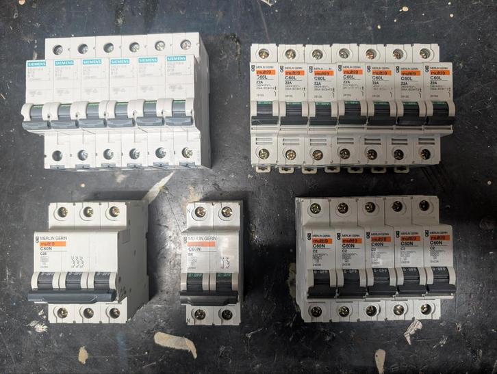 Siemens & Merlin Gerin Miniatuur Stroomonderbrekers, Hobby en Vrije tijd, Elektronica-componenten, Nieuw, Ophalen of Verzenden
