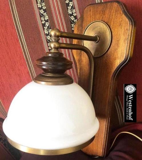 Wandlamp hout, messing - olie lampenkap wit / melkglas, Huis en Inrichting, Lampen | Wandlampen, Gebruikt, Glas, Hout, Ophalen of Verzenden
