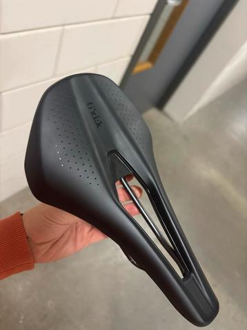 Fizik Tempo Argo R3 Zadel - Nieuwstaat! beschikbaar voor biedingen