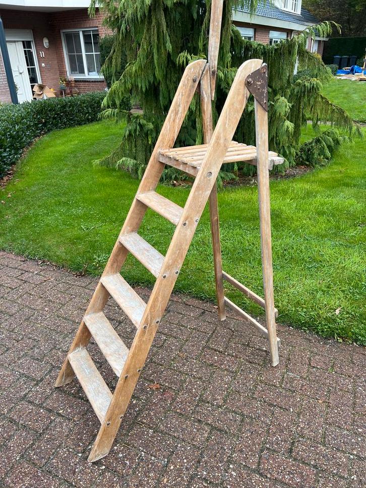 Oude Houten Schilderstrap met Plateau, Huis en Inrichting, Woonaccessoires | Wanddecoraties, Gebruikt, Ophalen