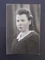 Portret foto MODERN, Utrecht: Jonge vrouw ca. 1945, Gebruikt, Foto, Ophalen of Verzenden, 1940 tot 1960