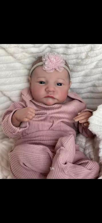 Prachtige meisjes pop beschikbaar voor biedingen