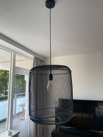 Zwarte hang lamp beschikbaar voor biedingen