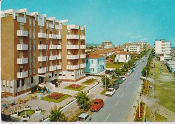 Italie , Fano met auto's Renault 4, Fiat 124 Sportcoupe beschikbaar voor biedingen