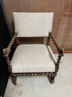 Oud stoeltje met houten leeuwenkopjes, Ophalen