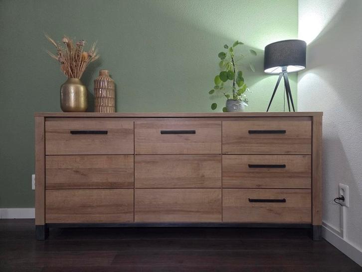 Dressoir Finn (Leen Bakker) ZGAN, Huis en Inrichting, Kasten | Dressoirs, Zo goed als nieuw, 150 tot 200 cm, 25 tot 50 cm, Met lade(s)