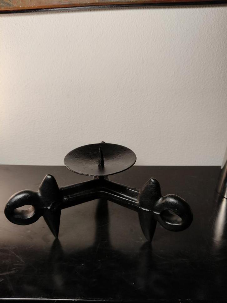 2889 Vintage IJzeren Brutalist Kandelaar, Huis en Inrichting, Woonaccessoires | Kandelaars en Kaarsen, Gebruikt, Kandelaar, Minder dan 25 cm