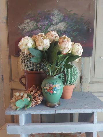 Vintage aardewerk vaasje / kruikje, beschilderd met bloemen  beschikbaar voor biedingen