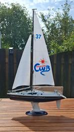 RC Zeilboot University Club 37, Hobby en Vrije tijd, Modelbouw | Boten en Schepen, Ophalen of Verzenden, Zo goed als nieuw, Overige merken