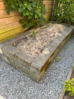 GRATIS: verhoogde plantenbak van betonblokken, met inhoud, Tuin en Terras, Ophalen, Gebruikt, Beton, Minder dan 100 cm