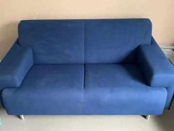 2 mooie blauwe Havee 2,5-zits banken beschikbaar voor biedingen