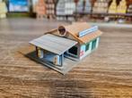 Pompstation tankstelle N spoor trein 1:160, Hobby en Vrije tijd, Modeltreinen | N-Spoor, Overige merken, Gebruikt, Gelijkstroom of Wisselstroom