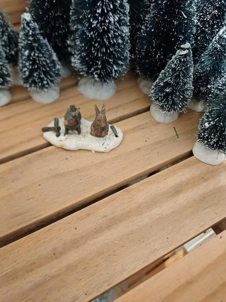 Lemax figuur 2 konijnen voor kerstdorp, Diversen, Kerst, Gebruikt, Ophalen of Verzenden