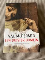Een duister domein - Val McDermid, Ophalen of Verzenden, Zo goed als nieuw, Val McDermid