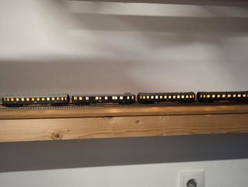 Set van 4 rijtuigen met binnenverlichting N spoor  beschikbaar voor biedingen