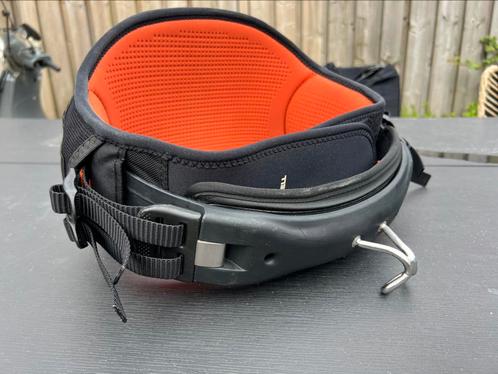 Manera Halo 2024 V2 harnas, Watersport en Boten, Kitesurfen, Gebruikt, Trapeze, Geen board, Ophalen of Verzenden