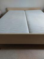 VINTAGE 2persoonsbed creme met smalle groene rand 180 x 200, Ophalen, Gebruikt, Tweepersoons, Vintage sixties