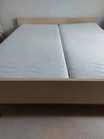 VINTAGE 2persoonsbed creme met smalle groene rand 180 x 200