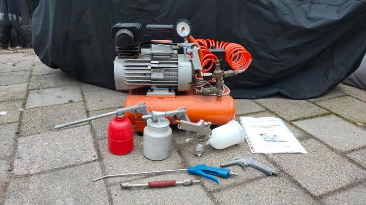 VEB Kombinant Compressor, Doe-het-zelf en Verbouw, Compressors, Gebruikt, 6 tot 10 bar, Minder dan 25 liter, Minder dan 200 liter/min