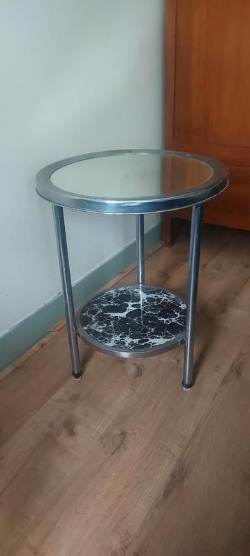 Jaren 30 design tafel beschikbaar voor biedingen