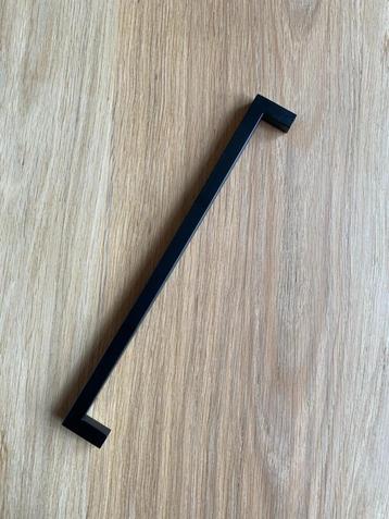 Matzwarte Handgrepen beschikbaar voor biedingen