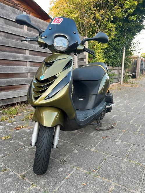 Piaggio zip 4t, Fietsen en Brommers, Scooters | Piaggio, Gebruikt, Zip, Maximaal 45 km/u, Benzine, Ophalen