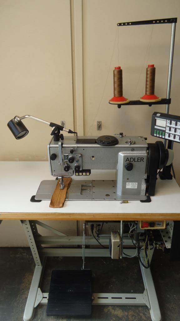 Industrie Naaimachine Adler 3 Voudig Transport Volauto.(767), Hobby en Vrije tijd, Naaimachines en Toebehoren, Gebruikt, Naaimachine