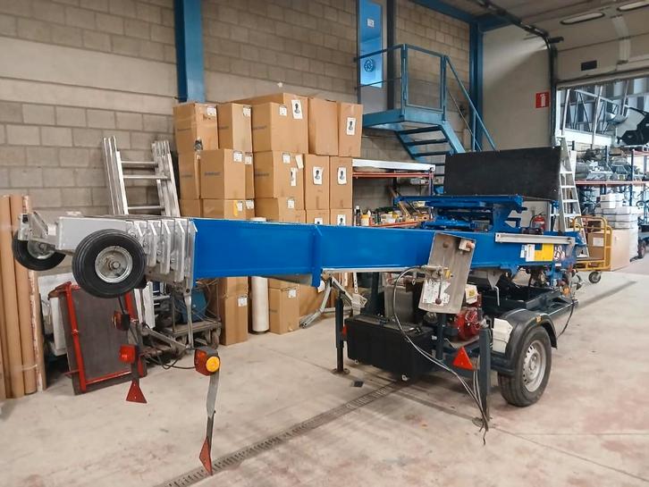 Bocker Ladderlift ZGAN 20m | Bouw, Dak € 7750 excl.btw, Zakelijke goederen, Machines en Bouw | Liften, Steigers en Ladders, Ophalen