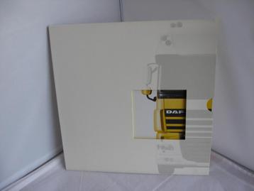 folder boek DAF XF 105 in opberg box. Folder boek heeft hard beschikbaar voor biedingen