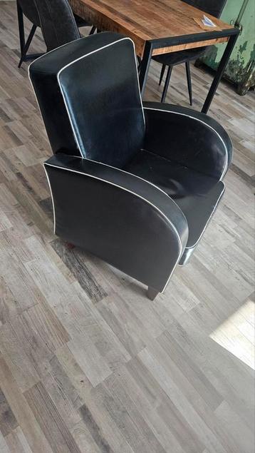 Zwart lederen fauteuil. Gratis af te halen