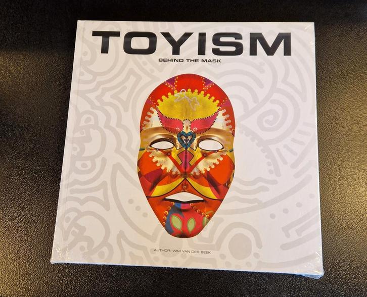 Toyisme - Behind the Mask, Boeken, Kunst en Cultuur | Beeldend, Zo goed als nieuw, Ophalen of Verzenden