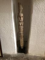 Houtsnijwerk vrouwenfiguur, Ophalen