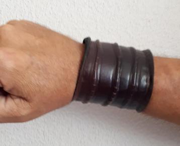 Leren armband beschikbaar voor biedingen