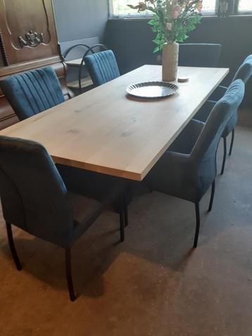 Massief eiken  tafel 240 X 100 X 6 met stoelen . NIEUW. beschikbaar voor biedingen