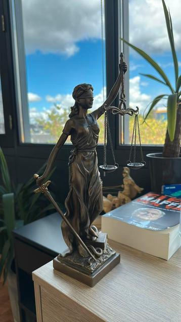 Beeld vrouwe justitia 30cm hoog beschikbaar voor biedingen