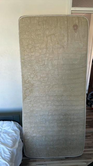 Gratis matras  beschikbaar voor biedingen