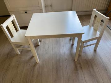 Ikea tafeltje en 2 stoeltjes beschikbaar voor biedingen
